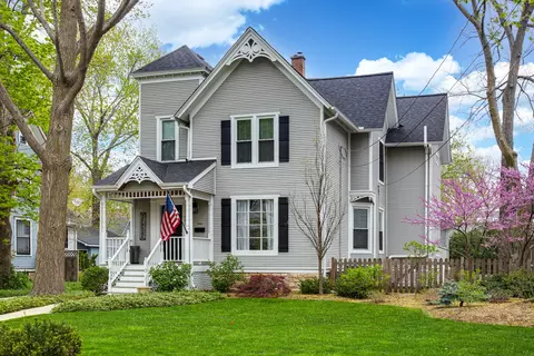 611 N West St, Wheaton, IL 60187