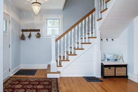 Entry Way - 611 N West St, Wheaton, IL 60187 photo 2 of 3