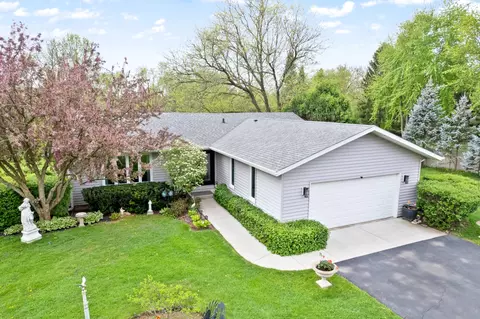 38 W323 Dean St, Saint Charles, IL 60175