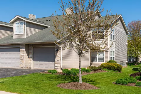950 Penny Ln #950, Sycamore, IL 60178