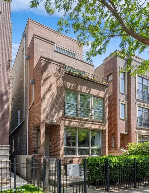 1111 N Hermitage Ave #3, Chicago, IL 60622