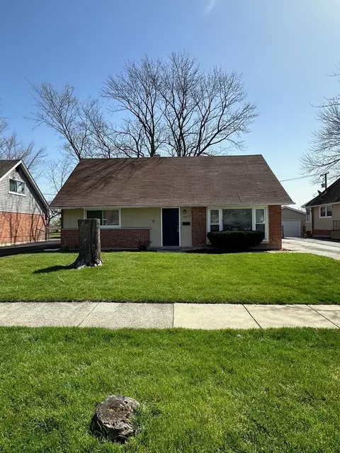 16819 Glen Oaks Dr, Country Club Hills, IL 60478