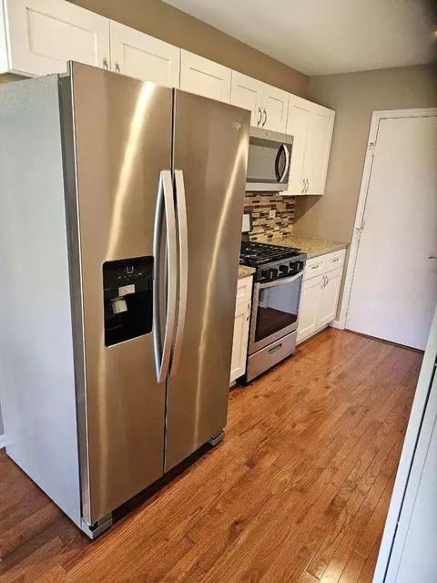 Kitchen - 13805 S Mandarin Ct, Plainfield, IL 60544 photo 2 of 3