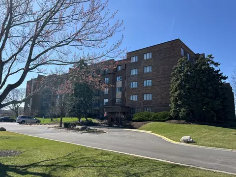 453 Raintree Dr #3D, Glen Ellyn, IL 60137