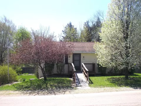 2207 Pershing Ave, Rockford, IL 61109