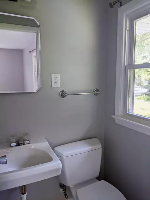Bath - 2303 Honeysuckle Ct, Lindenhurst, IL 60046 photo 2 of 2