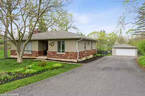 588 Hitchcock Ave, Lisle, IL 60532