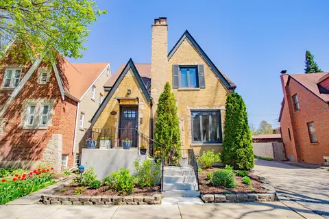 5815 N Virginia Ave, Chicago, IL 60659