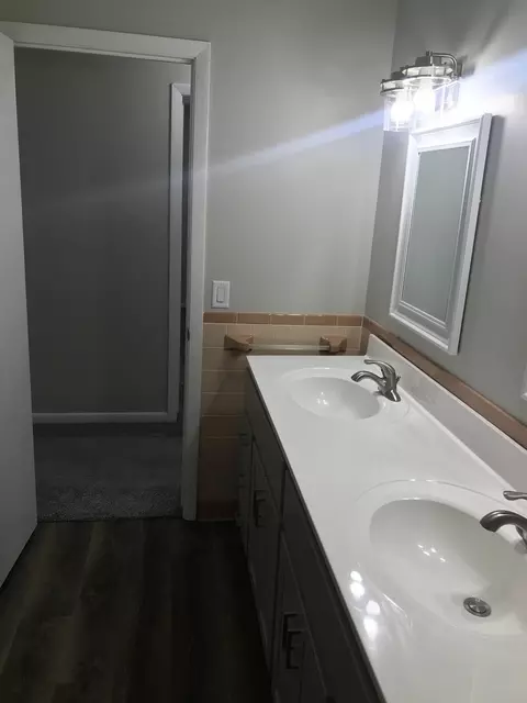 Bath - 806 Spear Dr, Normal, IL 61761 photo 3 of 5