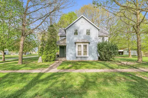 302 S Sanford St, Ivesdale, IL 61851