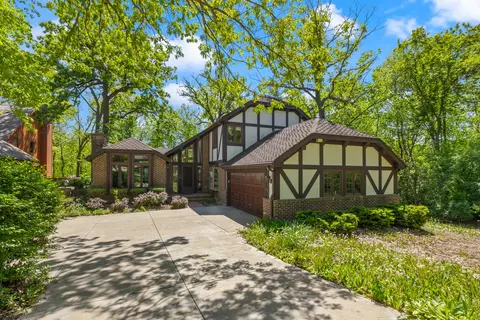 4803 Woodcliff Ct, Rolling Meadows, IL 60008