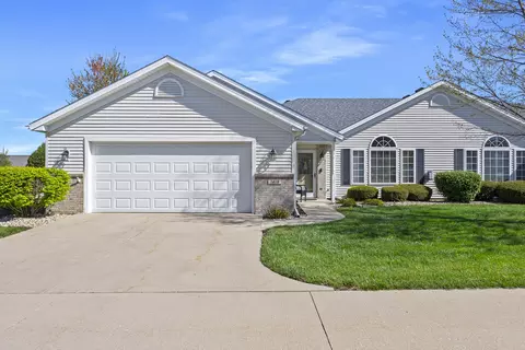 1419 Inglewood Cir, Bloomington, IL 61704