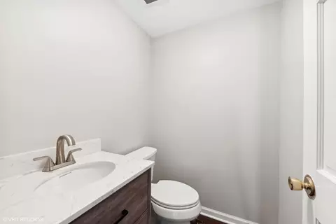 Bath - 139 Berkshire Dr, Wheeling, IL 60090 photo 3 of 3