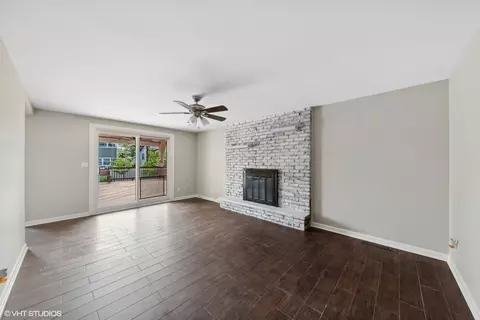 Living - 139 Berkshire Dr, Wheeling, IL 60090 photo 4 of 4