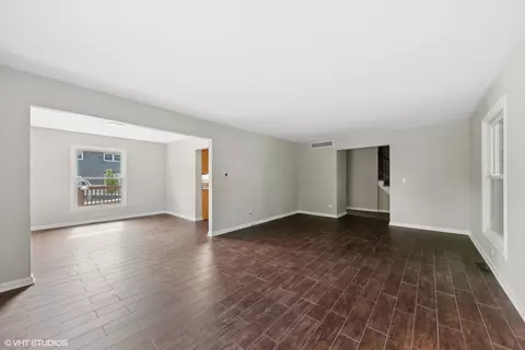 Living - 139 Berkshire Dr, Wheeling, IL 60090 photo 2 of 4
