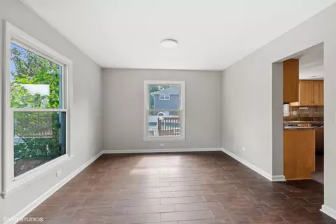 Living - 139 Berkshire Dr, Wheeling, IL 60090 photo 3 of 4