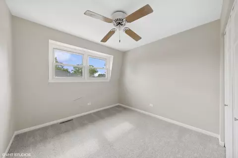 Bedroom - 139 Berkshire Dr, Wheeling, IL 60090 photo 5 of 5