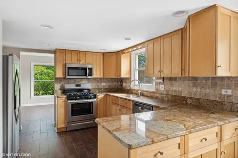 Kitchen - 139 Berkshire Dr, Wheeling, IL 60090 photo 1 of 2