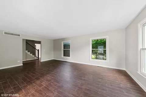 Living - 139 Berkshire Dr, Wheeling, IL 60090 photo 1 of 4