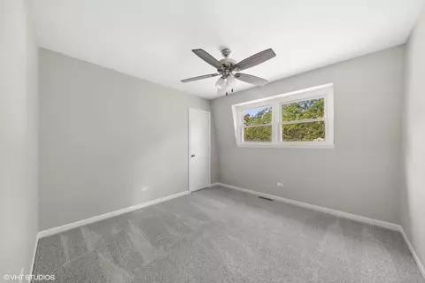 Bedroom - 139 Berkshire Dr, Wheeling, IL 60090 photo 4 of 5