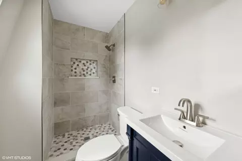 Bath - 139 Berkshire Dr, Wheeling, IL 60090 photo 1 of 3