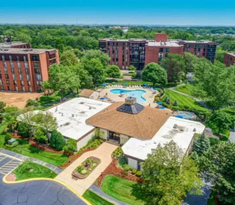 111 Acacia Dr #309, Indian Head Park, IL 60525