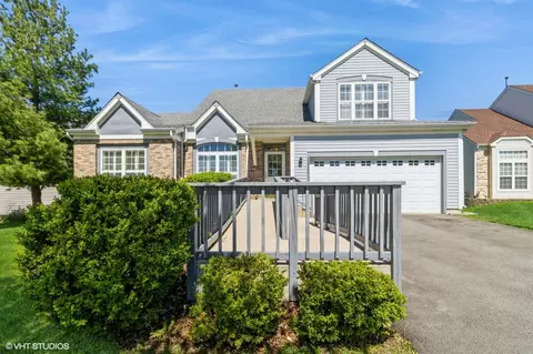 1912 Prairie Path Ln, Carpentersville, IL 60110