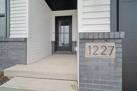1227 Slate St, Normal, IL 61761 photo 2