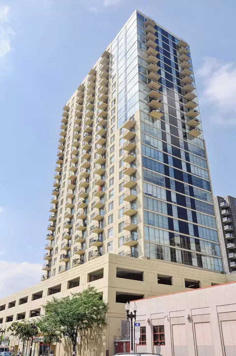 1212 N Lasalle St #707, Chicago, IL 60610
