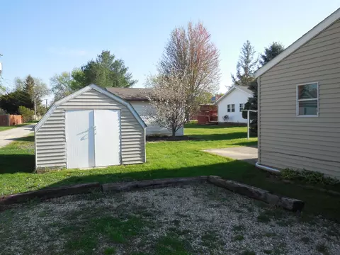 Exterior - 1112 10th Ave, Rock Falls, IL 61071 photo 6 of 10