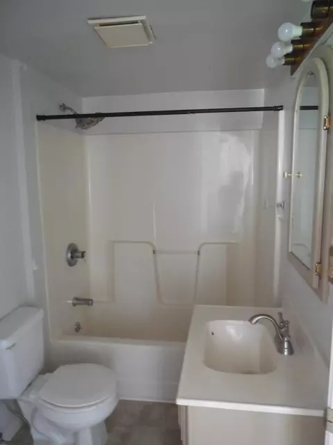Bath - 1112 10th Ave, Rock Falls, IL 61071 photo 1 of 1