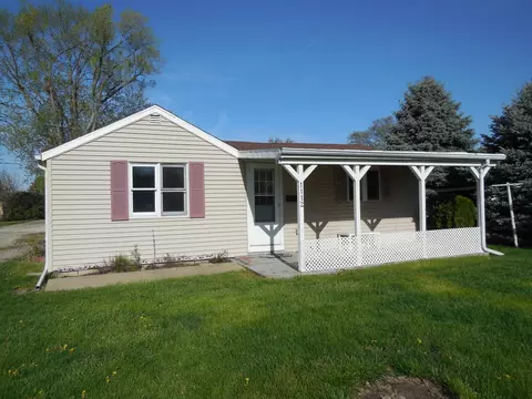 Exterior - 1112 10th Ave, Rock Falls, IL 61071 photo 4 of 10