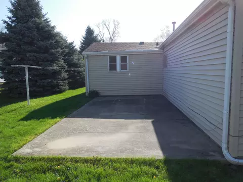 Exterior - 1112 10th Ave, Rock Falls, IL 61071 photo 7 of 10