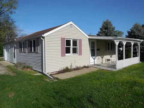Exterior - 1112 10th Ave, Rock Falls, IL 61071 photo 2 of 10