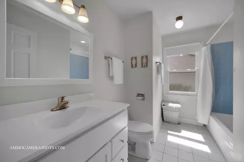 Bath - 2209 Blacksmith Dr, Wheaton, IL 60189 photo 5 of 5