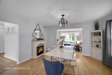 Dining - 2209 Blacksmith Dr, Wheaton, IL 60189 photo 2 of 4