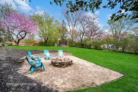 Exterior - 2209 Blacksmith Dr, Wheaton, IL 60189 photo 8 of 11