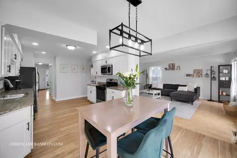 Dining - 2209 Blacksmith Dr, Wheaton, IL 60189 photo 4 of 4