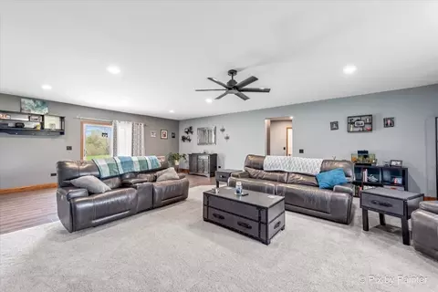 Living - 18570 Stevens Rd, Marengo, IL 60152 photo 4 of 5