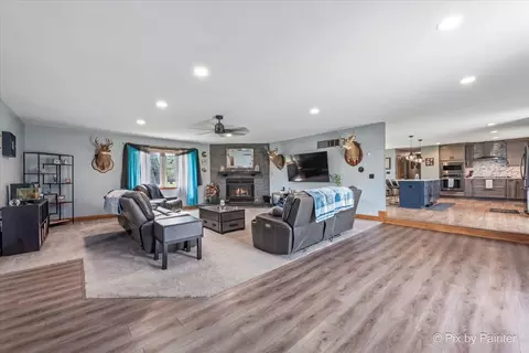 Living - 18570 Stevens Rd, Marengo, IL 60152 photo 2 of 5