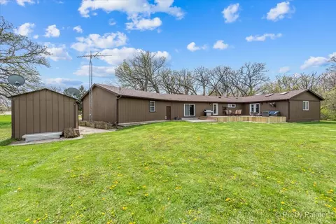 Exterior - 18570 Stevens Rd, Marengo, IL 60152 photo 7 of 11