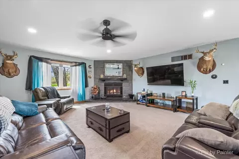 Living - 18570 Stevens Rd, Marengo, IL 60152 photo 3 of 5