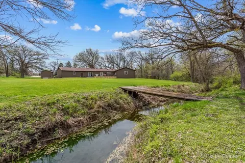 Exterior - 18570 Stevens Rd, Marengo, IL 60152 photo 8 of 11