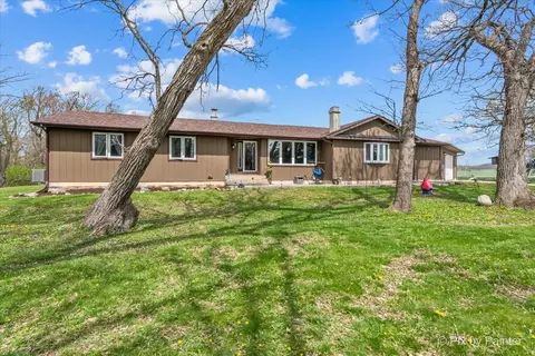Exterior - 18570 Stevens Rd, Marengo, IL 60152 photo 2 of 11