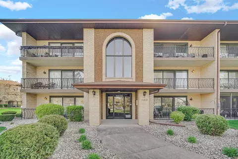 15639 Garden View Ct #2B, Orland Park, IL 60462