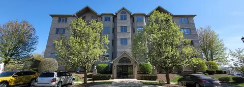 8525 Woodward Ave #401, Woodridge, IL 60517