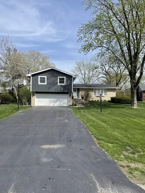 6607 Quincy St, Willowbrook, IL 60527