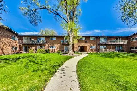 1835 W Hatherleigh Ct #1E, Mount Prospect, IL 60056