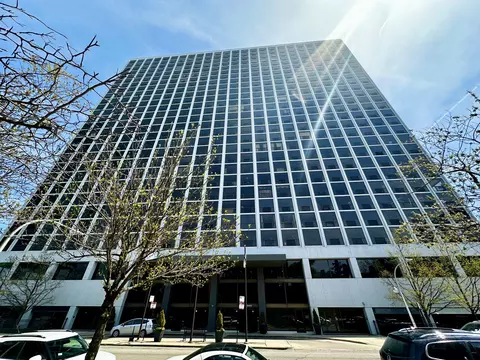 4343 N Clarendon Ave #905, Chicago, IL 60613