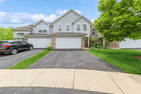 104 Cambrian Ct, Roselle, IL 60172